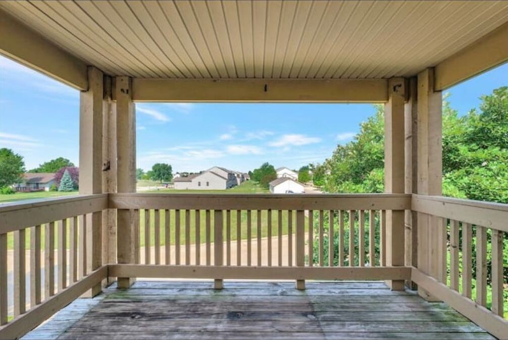 Beautiful condo in Champaign! with pool and gym!