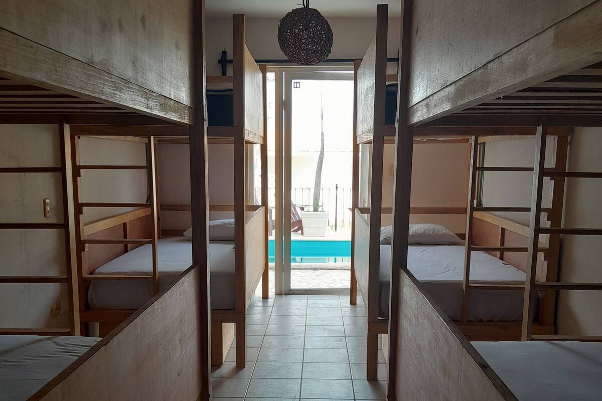 Dormitório compartilhado básico, somente para mulheres | Roupa de cama