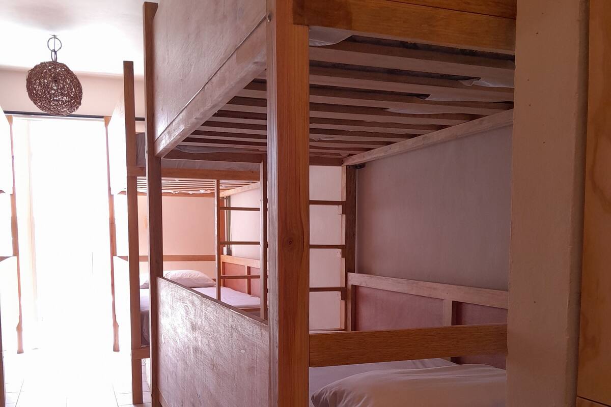 Dormitório compartilhado básico, em dormitório misto | Roupa de cama