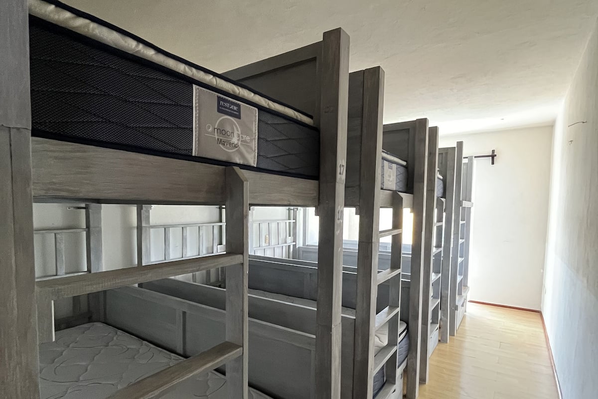 Dormitório compartilhado econômico, em dormitório misto | Roupa de cama