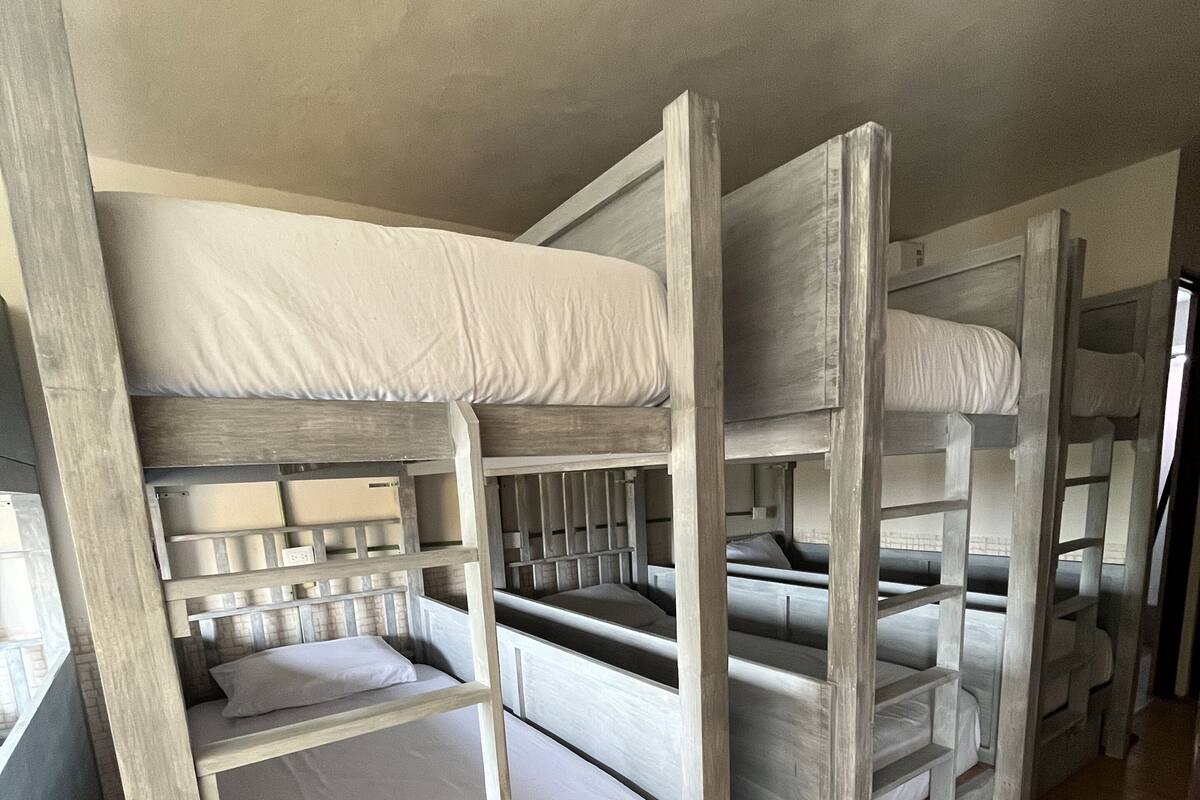Dormitório compartilhado básico, em dormitório misto | Roupa de cama