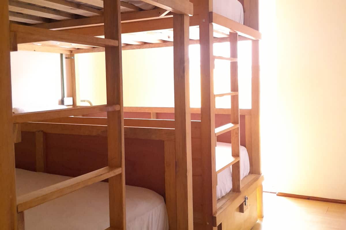 Dormitório compartilhado básico, em dormitório misto | Roupa de cama