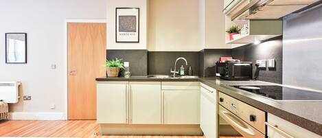 Fridge, microwave, oven, stovetop