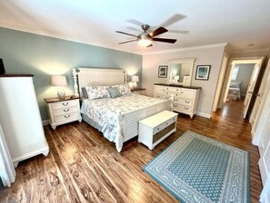 2 Schlafzimmer, Schreibtisch, Bügeleisen/Bügelbrett, kostenloses WLAN