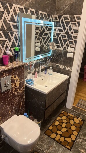 Towels, soap, shampoo, toilet paper