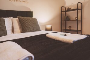 4 bedrooms, iron/ironing board, travel cot, free WiFi - Comfy stay in Coventry - sleeps 6/Wi-Fi/2bathroom (Coventry)