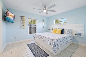4 bedrooms, iron/ironing board, free WiFi, bed sheets - Tropical Beach House. Private Pool Close to The Beach! 🌺 (Cape Canaveral)