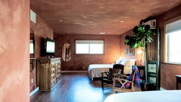 3 bedrooms, iron/ironing board, travel cot, free WiFi