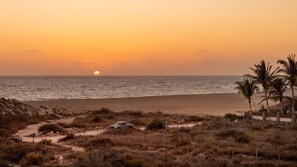 Beach nearby, sun loungers, beach towels