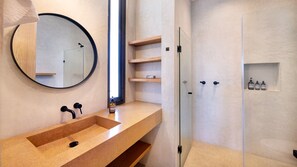 Shower, hair dryer, towels, soap - Beautiful Apartment, besides the Ocean, with Unobstructed Ocean Views (Todos Santos)