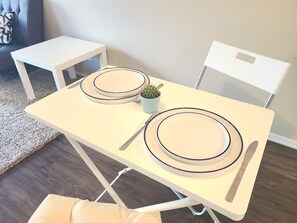 Dining - Sunny Metropolis Beach Haven - 5min to waves! W/D - GYM - Parking  (Long Beach)