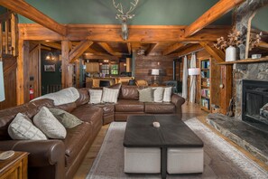 TV, fireplace, foosball - Private Log Cabin Near Blowing Rock | Hot Tub, Fire Pit & Creekside Trails (Blowing Rock)