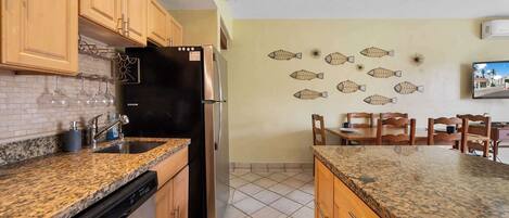 Coffee/tea maker, fridge, microwave, stovetop