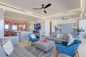 Smart TV - Luxurious SohoPV Balcony w/ Rooftop Pool & Views (Puerto Vallarta)