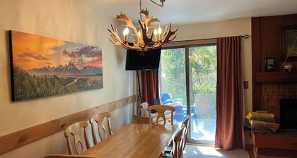 Jackson Hole condo in the Aspens. A retreat close to Nat. Parks & JHMR, King Bed