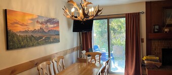 Jackson Hole condo in the Aspens. A retreat close to Nat. Parks & JHMR, King Bed