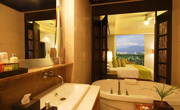 2 bedrooms, iron/ironing board, WiFi, bed sheets - Exclusive Presidential Grand Luxxe 2 Bdr. stay at Vidanta Private Residence Club (Las Jarretaderas)