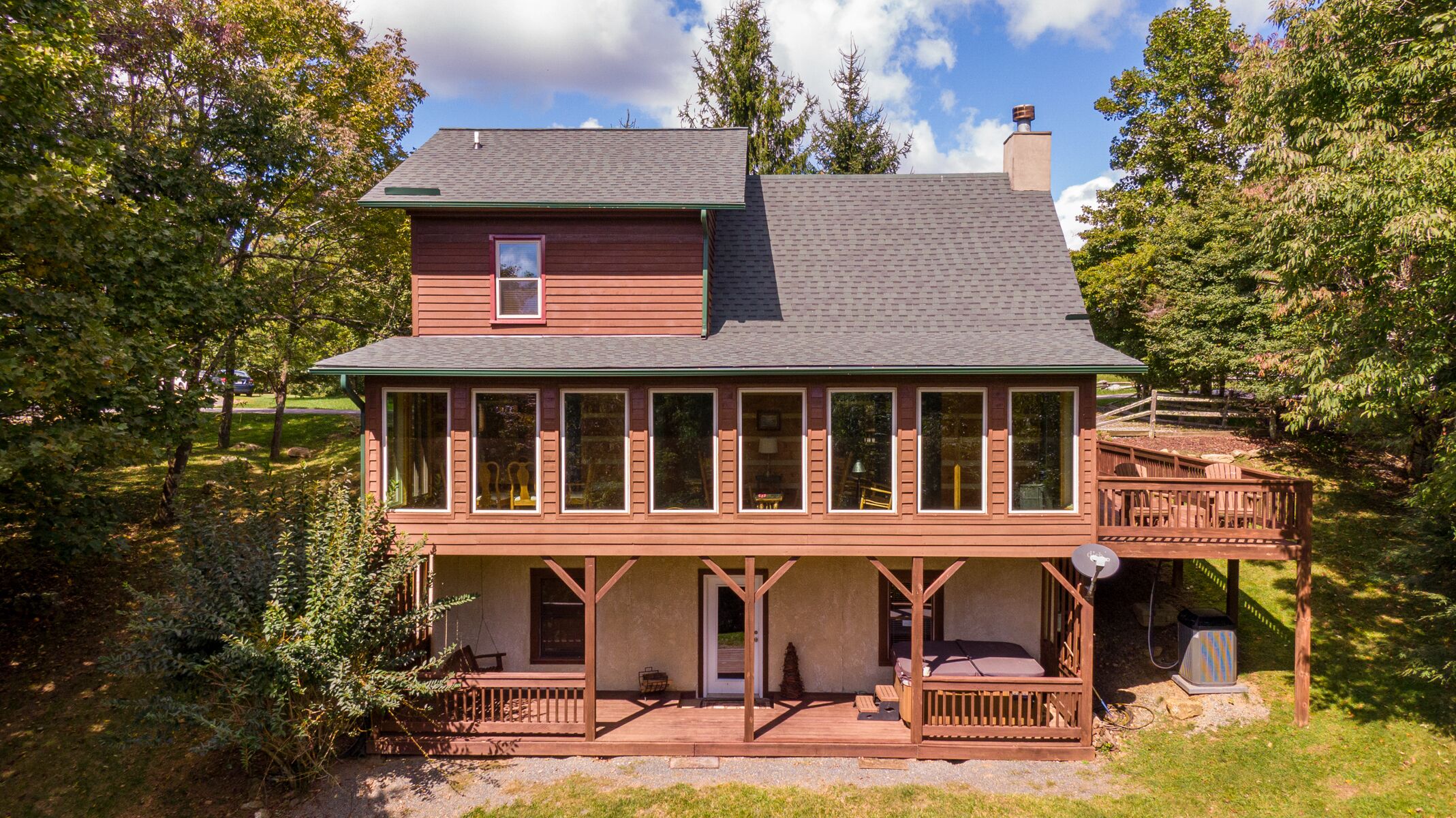 Alpine Haven - hot tub, pet friendly, large game room with pool table