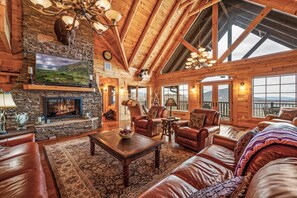 Smart TV, fireplace - Scenic Views Estate:2025 Specials! (Pigeon Forge)