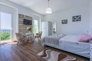 3 bedrooms, Internet