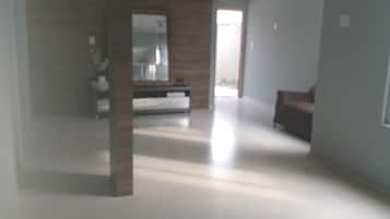 Smart TV 43-inci dengan saluran TV digital