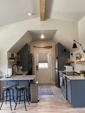 Fridge, microwave, oven, stovetop - Come Relax at THE CROW'S NEST , Patriot Pointe at Lake Eufaula.  (Eufaula)