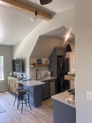 Fridge, microwave, oven, stovetop - Come Relax at THE CROW'S NEST , Patriot Pointe at Lake Eufaula.  (Eufaula)