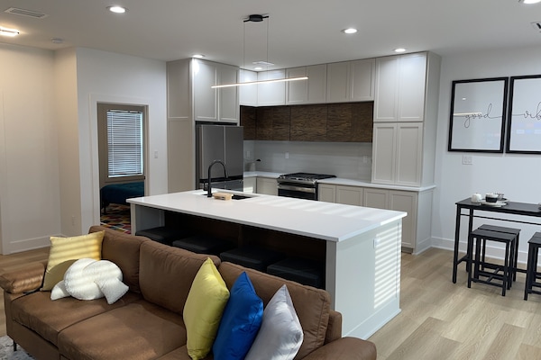 Een smart-tv en een open haard