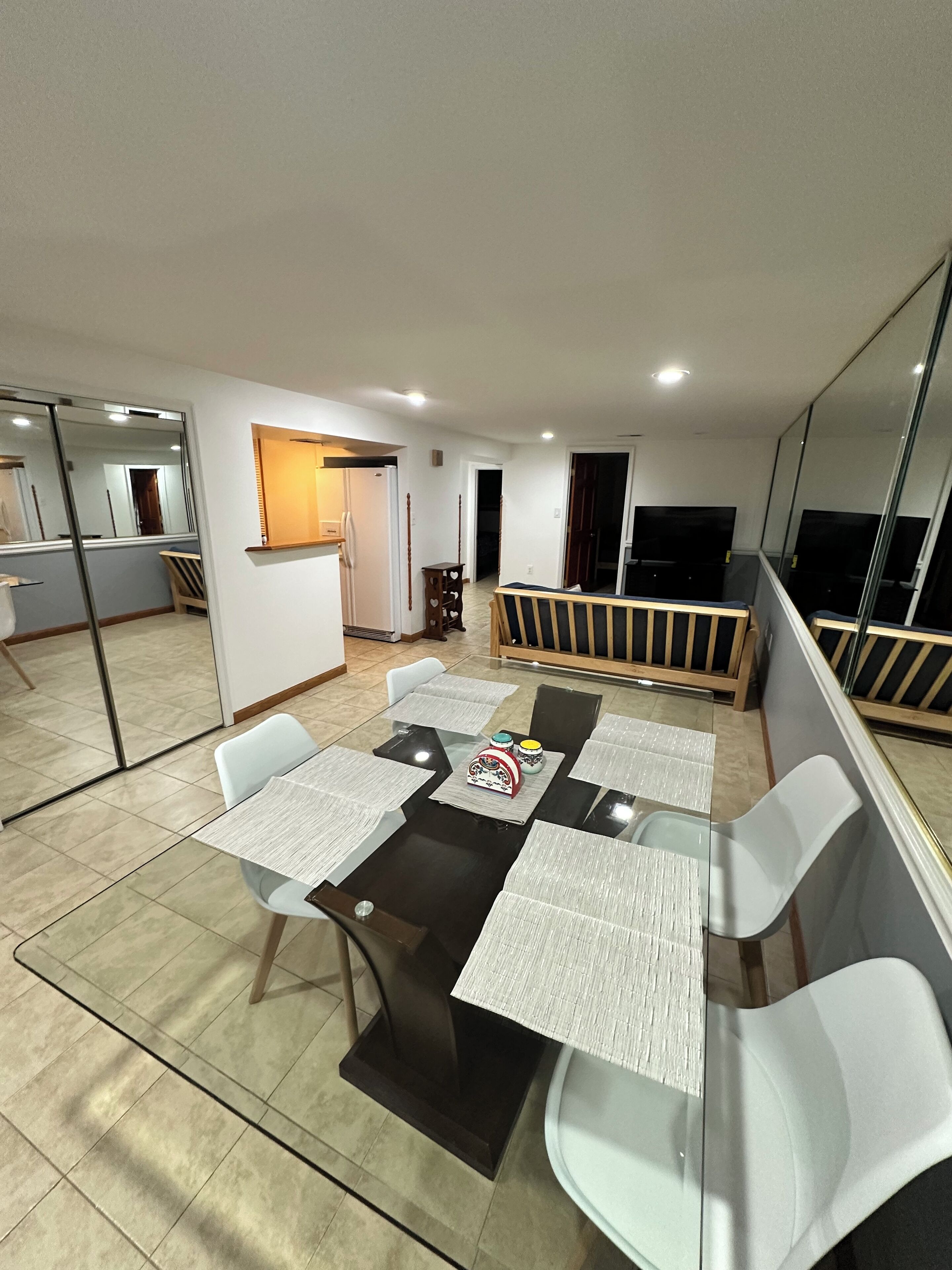 Cozy 2-bedroom apt near Old Town and Metro with deck and fitness room