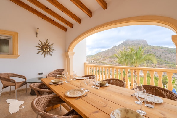 Outdoor dining