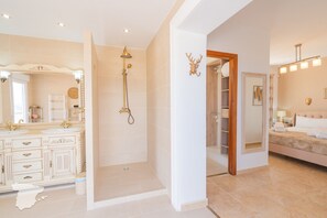 Shower, hair dryer, towels - CostaBlancaDreams - Villa Marie Blanca in Calpe (Calpe)