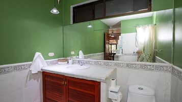 淋浴設備、提供毛巾、番梘、洗頭水