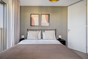 2 quartos, ferros/tábuas de passar roupa, Wi-Fi, roupa de cama