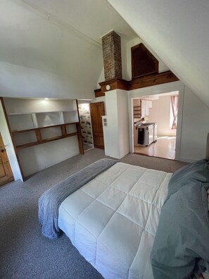4 bedrooms, in-room safe, desk, WiFi