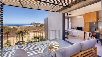 Smart TV, books, stereo