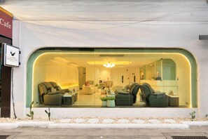 Exterior - Tori Crown Hotel (Bangkok)