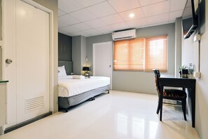 Junior Suite (Building 2) | 1 Schlafzimmer, Minibar (mit einigen kostenlosen Artikeln), Zimmersafe