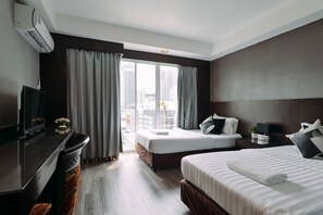 Kamar Superior | Isi minibar gratis, brankas, didekorasi berbeda-beda, dan meja kerja