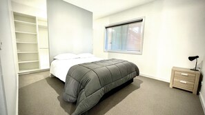 5 bedrooms, iron/ironing board, WiFi