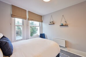 2 bedrooms, iron/ironing board, Internet, bed sheets