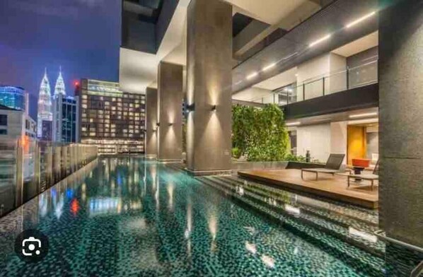 Pool - Klcc studio with a rooftop garden/playground (Kuala Lumpur)