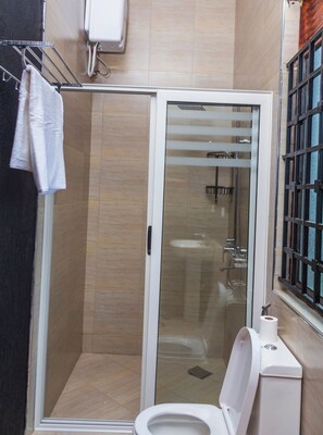Shower, towels - Beautiful 1-Bed apartment in the heart of Kampala (Kampala)