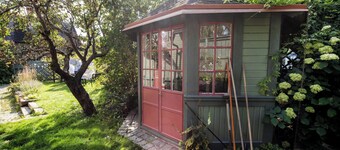 2 Bed House Sleeps 4 with Garden & Free Parking