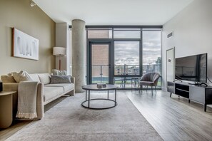 Fernseher, Stereoanlage