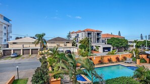 Pool - Paradise Ocean 2 Bedroom Apartment - CoastHM (Miami)