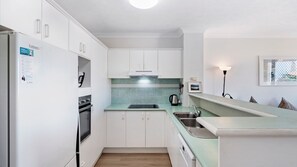 Fridge, microwave, oven, stovetop - Paradise Ocean 2 Bedroom Apartment - CoastHM (Miami)