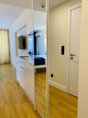 1 camera, Wi-Fi, lenzuola