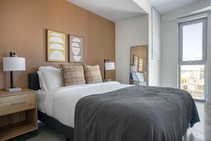 Strykjärn/strykbräda, wi-fi och sängkläder