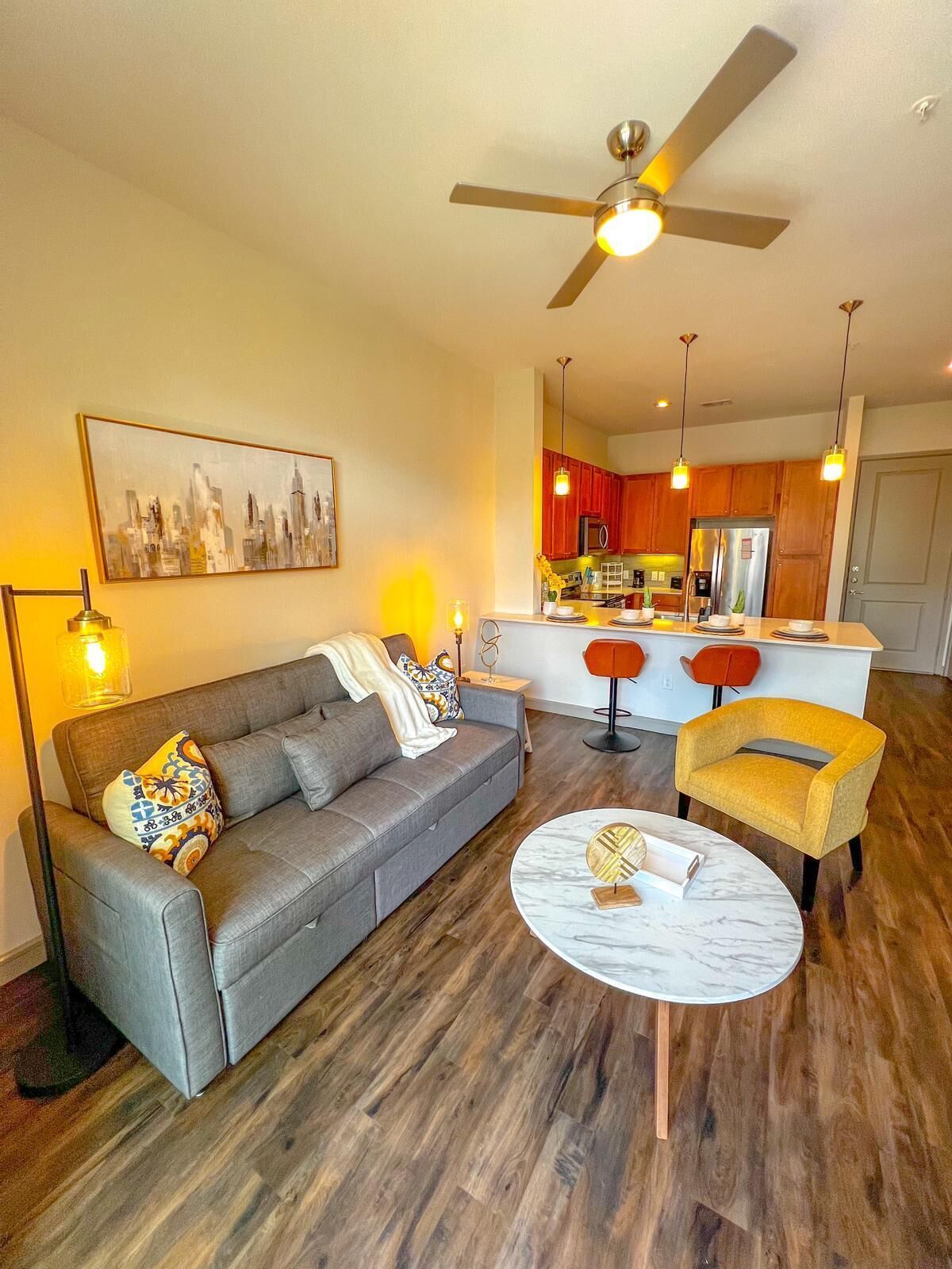 Modern and Elegant Apartment with Beautiful View n the Heart of Downtown Houston