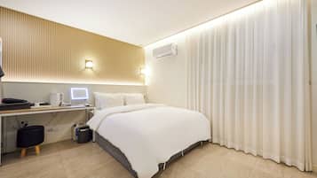 Deluxe Double Room - Laundry & Fridge foods & Netflix + You tube available / 95% down bedding | Roupas de cama de algodão egípcio, roupas de cama premium